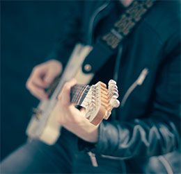 Rolling in the Deep, by Adele - guitarplayerbox - Músicas fáceis de violão para iniciantes. As melhores músicas para aprender no violão