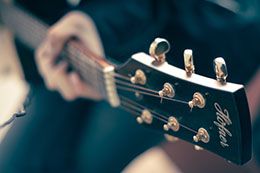 Marry You, by Bruno Mars - guitarplayerbox - Gitara yeni başlayanlar için kolay şarkılar. Gitarda öğrenmek için en iyi şarkılar